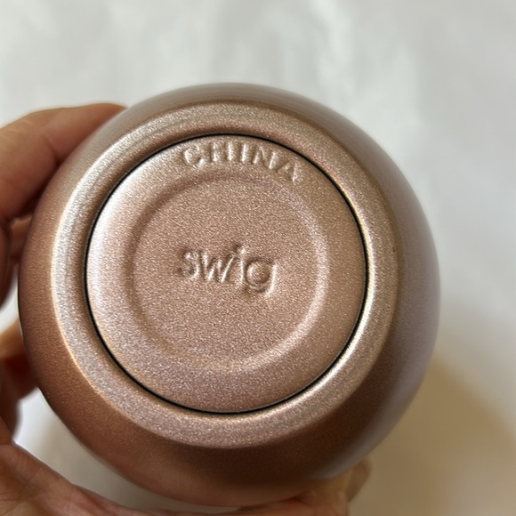 Swig 12oz Metallic Rose Hold Wine Tumbler - Picture 3 of 6